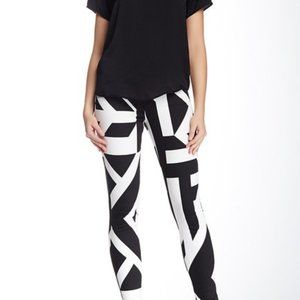 J Brand Super Skinny Black and White Cant Print Jeans Size 27